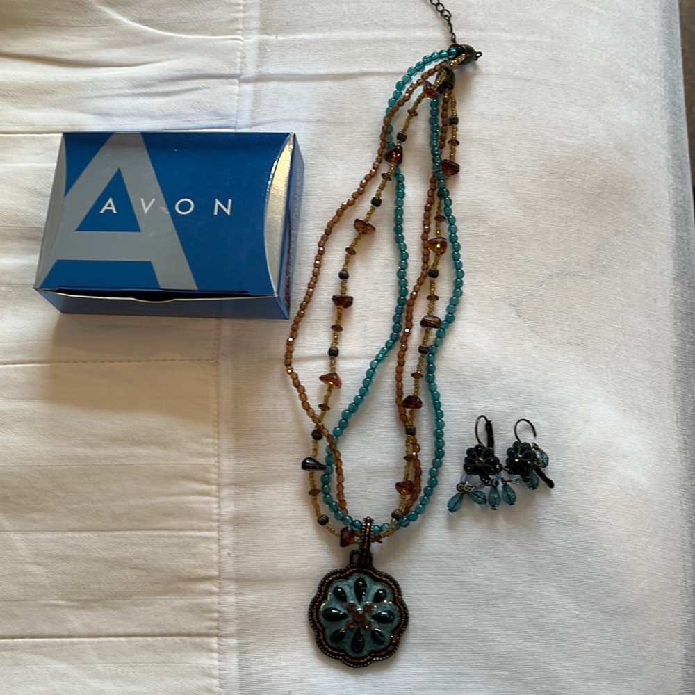 Beautiful Avon teal and topaz medallion gift set